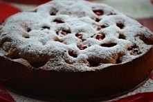 Letnie ciasto z truskawkami.