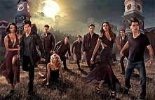 Ruszył 8 Sezon Pamiętników Wampirów :) Póki co zostały wyemitowane 2 odcinki :) Fani mają bardzo dużo apetyt ponieważ wydarzyło się wiele ciekawych rzeczy. Zachęcamy Cię do oglą...