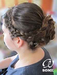 Upięcie z warkoczy.