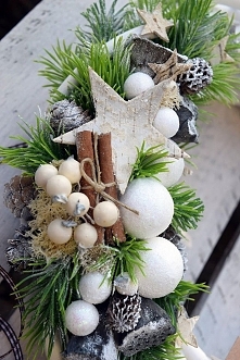 Wianek zimowy na drzwi od D...