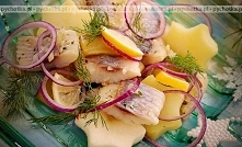 Sałatka śledziowa z ziemniakiem i jabłkiem