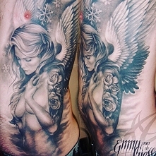 co myślicie o takim tatuażu na ramieniu? jedynie przepaskę na biust bym dodała