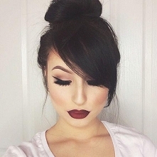 Włosy upięte z grzywką - Ga...