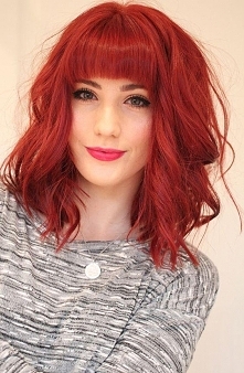 Włosy do ramion z grzywką - Propozycje fryzur