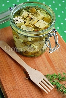 Marynowany ser feta