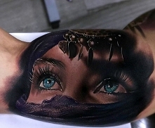 piękne niebieskie kobiece oczy