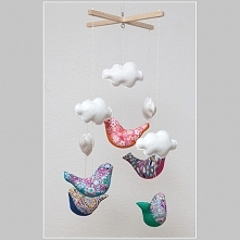 karuzela / mobil z ptaszkami i chmurkami