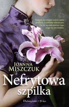 Historia niezwykle silnej, zdeterminowanej kobiety oraz trudnej miłości i walki o szczęście. Melania, dziewczyna z biednej rodziny, przebyła długą drogę by zostać znanym ekspert...