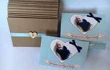 zaproszenie na chrzest z sercem z stempelkowymi inicjałem