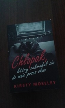 w zależności co kto lubi ale ja nie polecam zawiodłam sie ponieważ poczotęk jest niezły ale później Amber głowna bohaterka zostaje bardzo spłycona książka momentami nie logiczna