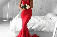 Czerwona sukienka - Kliknij w zdjęcie aby zobaczyć więcej