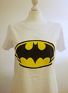 Koszulka ręcznie malowana specjalnymi farbami do tkanin, które nie spierają się:)