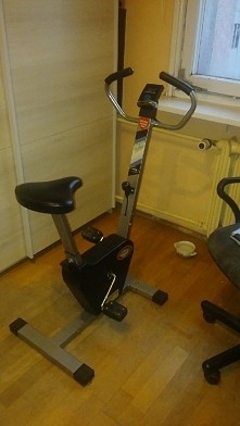 2 dzien treningu zaliczony. Rowerek 10 minut, 30 przysiadów oraz 2 godzinny basen. ;) Noi male grzeszki ale ćwicząc mozna sobie pozwolic. Ktos zaprosil mnie i niestety tak wyszl...