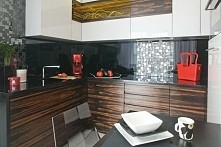 nowoczesna ciemna kuchnia