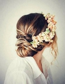 co myślicie o wiankach z żywych kwiatów do ślubu?