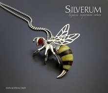 srebrny wisiorek pszczoła
