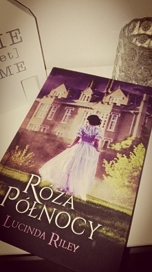 Piękna historia... Obraz kolorowych Indii i powsciagliwej Anglii... Czy ktos jeszcze czytał i podzieli się opinią?