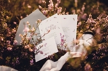 Źródło: wedbook.pl | Fotografia i organizacja: Marifoto | Papeteria i organizacja: Love Prints