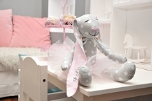 Ręcznie szyte kroliczki . zokazji chrzcin, narodzin,urodzin. Na życzenie wyszywamy imina czy date urodzenia dziecka. Zapraszamy titi.love@wp.pl