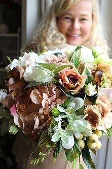 dekoracje kwiatowe w jesiennych kolorach z pracowni tendom.pl