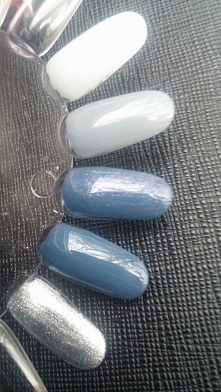 Ulubione szarości hybrydowe od Neonail. Wolcie ciemne czy jasne?