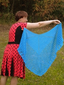 Chusta ręcznie robiona na drutach.Chusta to efekt Motyla,w kolorze turkusowym.Pięknie się prezentuje,jest elegancka