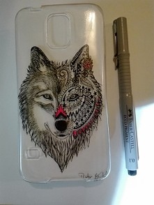 Etui Samsung S5 a na nim wilk-mandala.