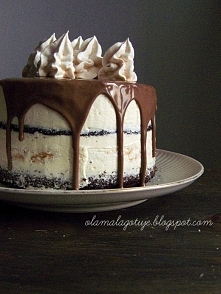 tort czekoladowy z bezą