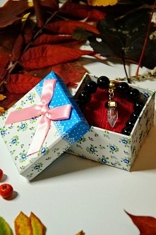 MiniBox z piękną biżuterią oraz listem z życzeniami w środku dostępny już teraz za jedyne 20 zł...więcej szczegółów na naszym fanpagu ..link w komentarzu :) / dostępne są także ...