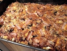 Przepis na pyszną, domową pizzę na grubym cieście.