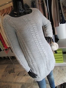 Szary sweterek warkocze <3