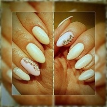 mani hybrydowy w kolorach pastelowych przedłużone na formie żelem