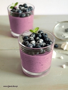 Jagodowe serniczki w szklankach