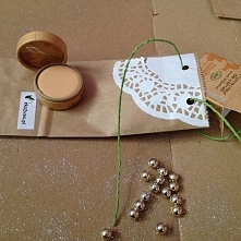 Naturalny korektor Couleur Caramel redukuje niedoskonałości cery takie jak: cienie, obrzęki, przebarwienia, wypryski.
Jego delikatna i kremowa konsystencja zapewnia krycie, oraz...