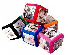 Kostki emocji
Komplet 6-ściu materiałowych kostek o wielkości 10cm x 10cm każda.  Na bok każdej kostki naszyte jest zdjęcie przedstawiające osobę wyrażającą inną emocję.
Kostki ...