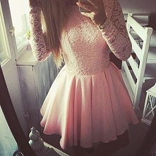 Sprzedam!
Sukienka LOU, model CELEBE, rozmiar S, założona raz, jest w idealnym stanie