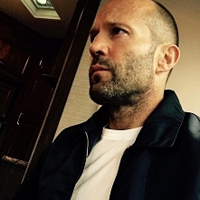 Jason Statham... jak dla mnie mega seksiak... czy tylko ja widzę go w roli greya?