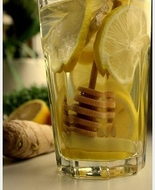 Przyda się!! Na naszą pogodę!!! 
Woda z cytryną imbir i miód!! Ja pije codziennie rano !!! 
Zaledwie jedna filiżanka gorącej wody z cytryną spożywana rano aktywuje proces termog...