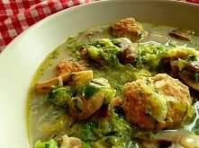 Klopsowa z pekinką i pieczarkami