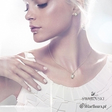 "Kobieta potrzebuje niezliczonych sznurów pereł" Coco Chanel.