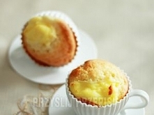 Waniliowe babeczki z budyniem.