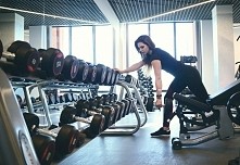 Rok 2016 był dla mnie pełen systematyczności i wytrwałości. Dziś mija równy rok, odkąd uczęszczam na treningi siłowe. Od lipca trzymam dietę, dzięki której czuję się świetnie- o...