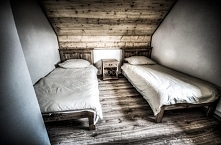 sosnowe meble do sypialni