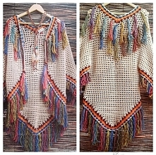 Ponczo z kolorowymi frędzlami