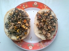 pyszne, zdrowe śniadanie na piątek. Na talerzu: komosa ryżowa, tuńczyk, kukurydza, groszek. Polane sokiem z cytryny. Pycha i mniam. Szczegóły KLIK na zdjęcie;)