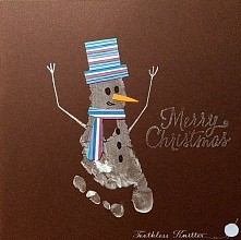 Kartka z odciskiem stópki.