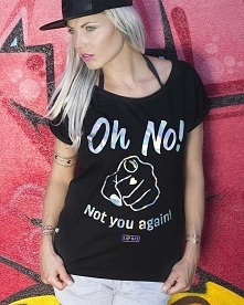 Oh nie! To znowu Ty!

Ile razy zdarzyło Ci się tak powiedzieć? Wiele? W takim razie ta bluzka jest właśnie dla Ciebie!