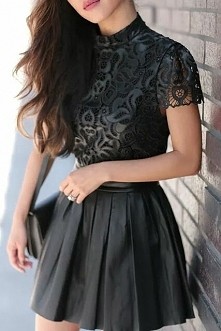 czerń z koronką zawsze w modzie