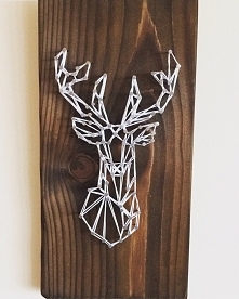 Jeleń bardzo pasuje do drewna ;)