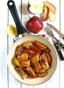 Błyskawiczne piersi kurczakowe z jabłkami
